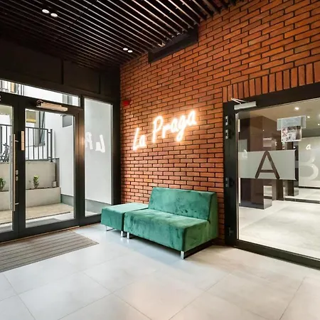 Praga With The View By Bookinghost *