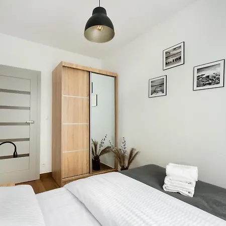 Praga With The View By Bookinghost *